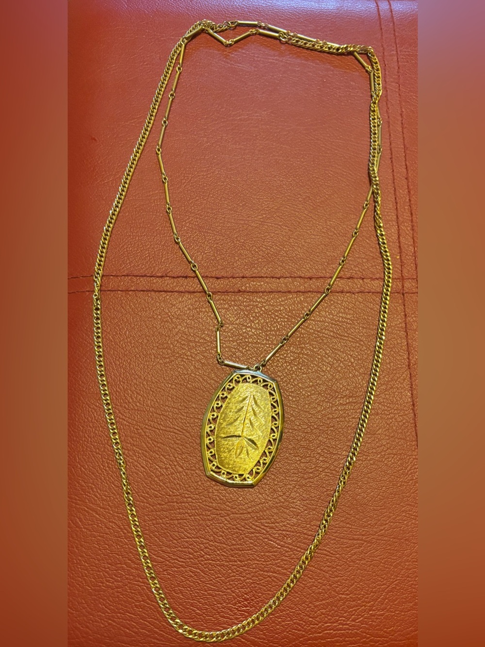 ✨Gold Leaf Pendant Necklace